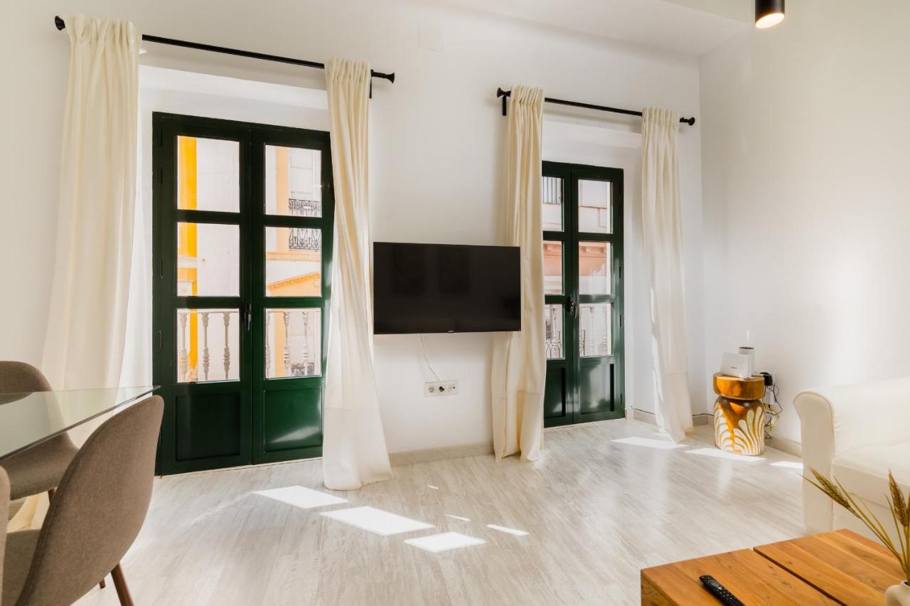 Duplex With Terrace- 2bd 2bth- Arenal * Séville